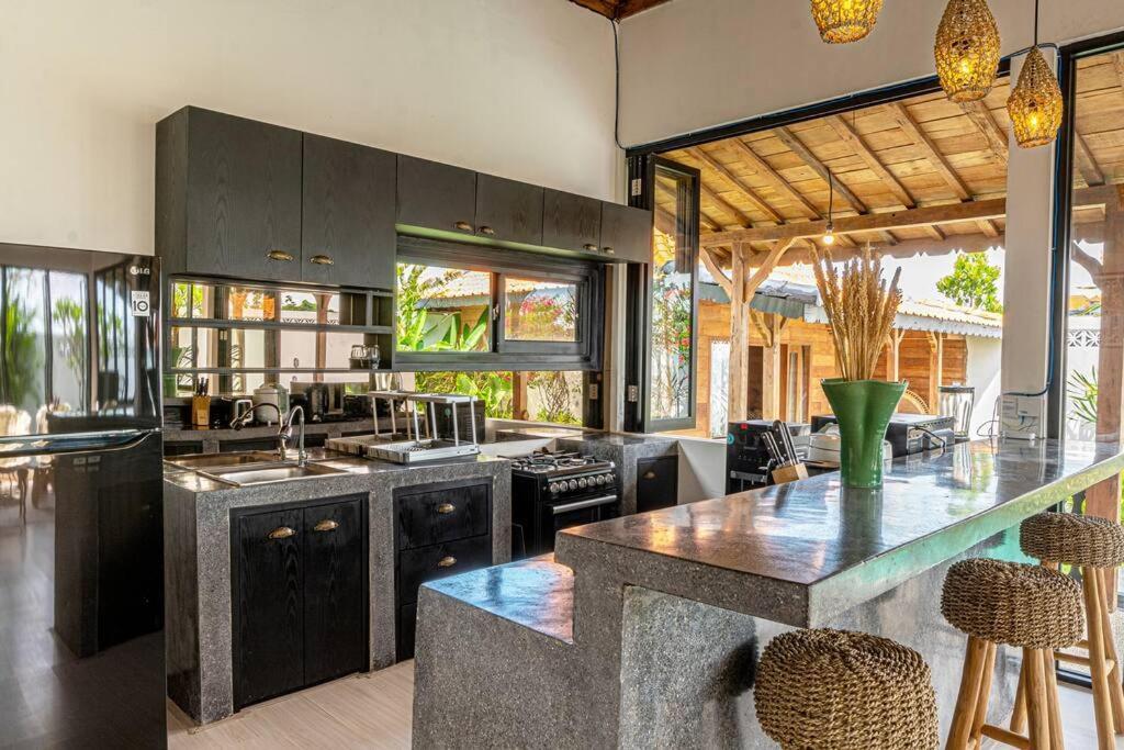 Berawa Canggu Stylish Joglo 3 Bedrooms Private Villa With Private Pool Exterior photo